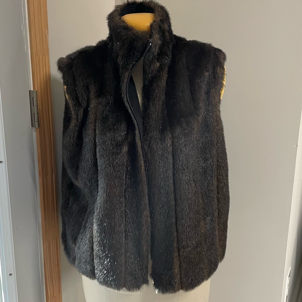 Isabella’s Journey Faux fur vest, brown and black L/XL reversible!